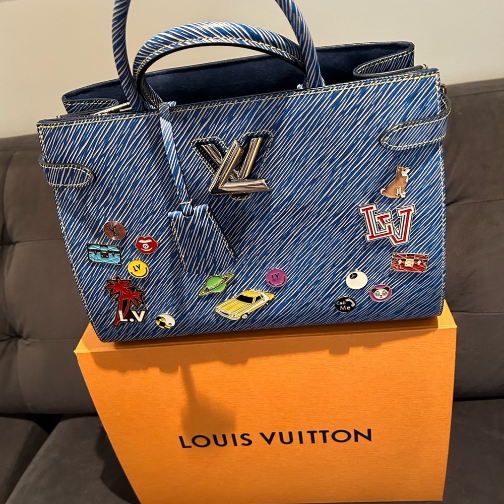 Louis Vuitton Blue Handbag with Colorful Accents - Picture 5 of 8